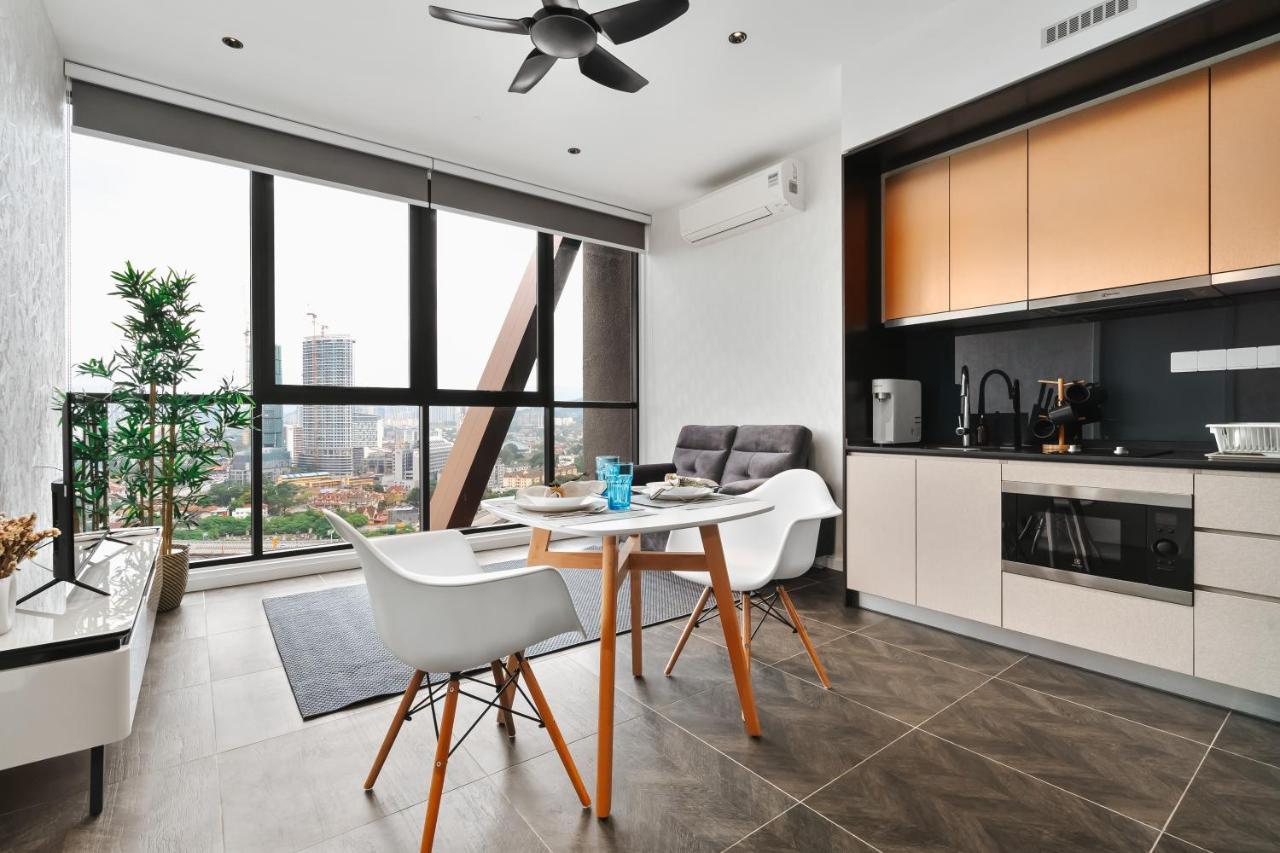 Scarletz Klcc Apartments By Soulasia 쿠알라룸푸르 외부 사진