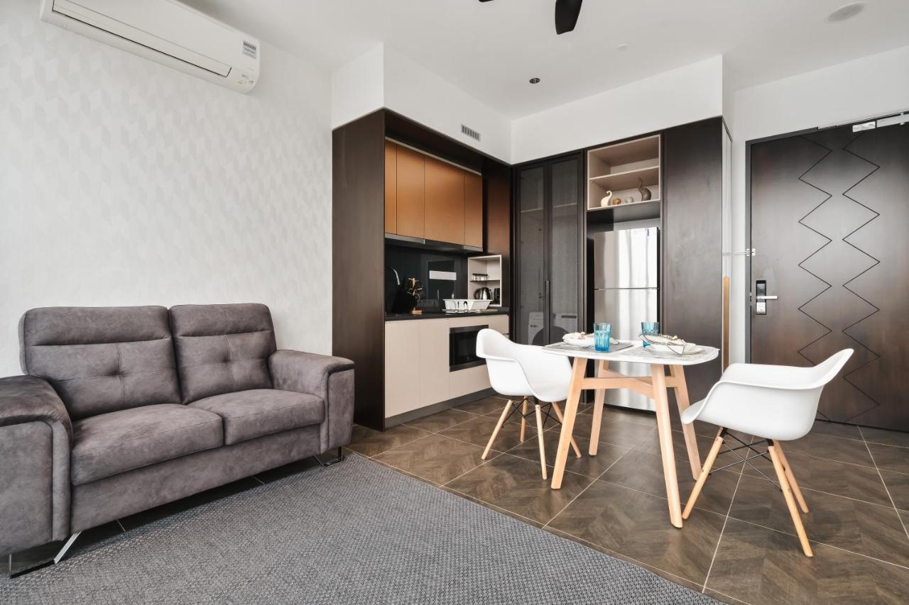 Scarletz Klcc Apartments By Soulasia 쿠알라룸푸르 외부 사진
