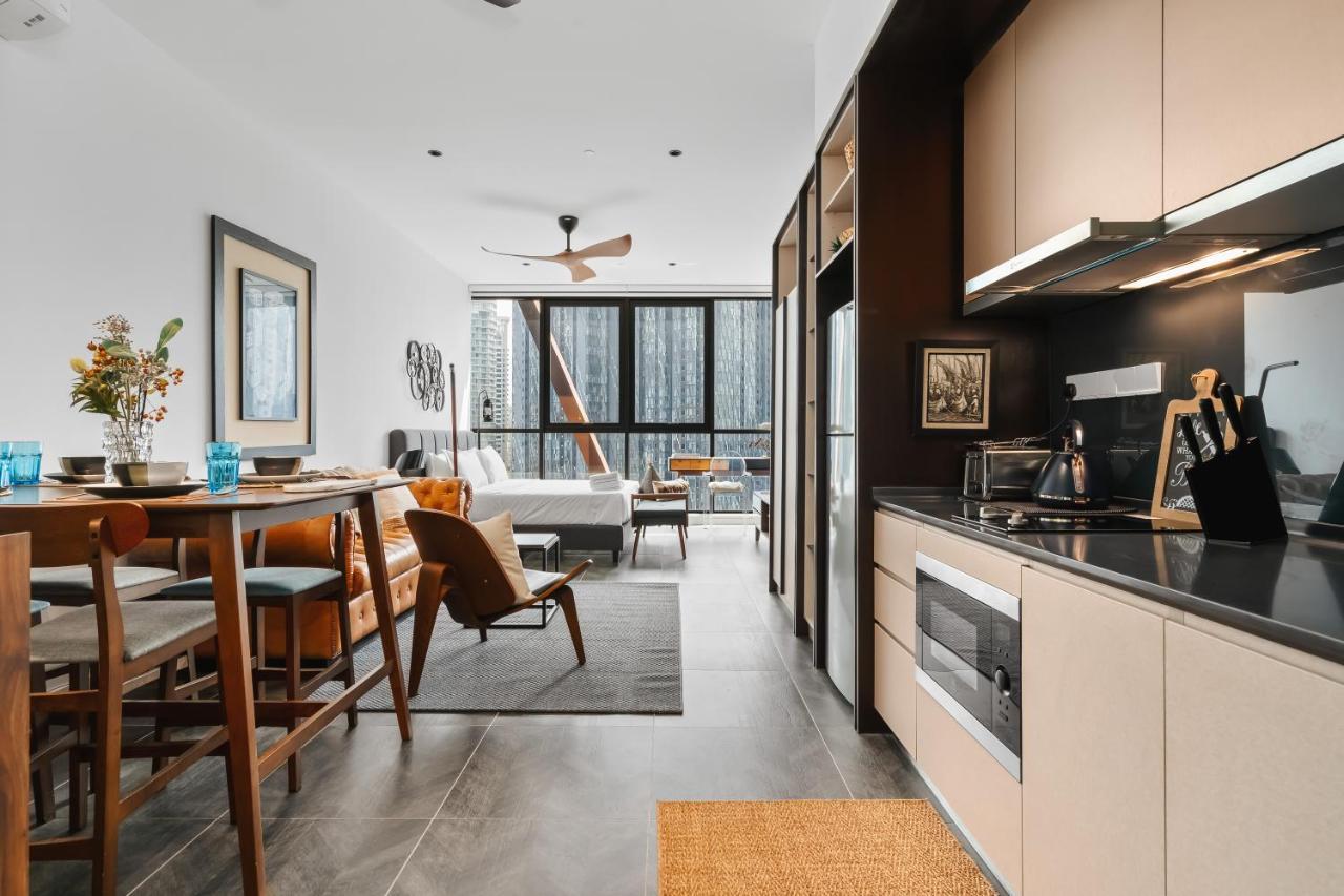 Scarletz Klcc Apartments By Soulasia 쿠알라룸푸르 외부 사진